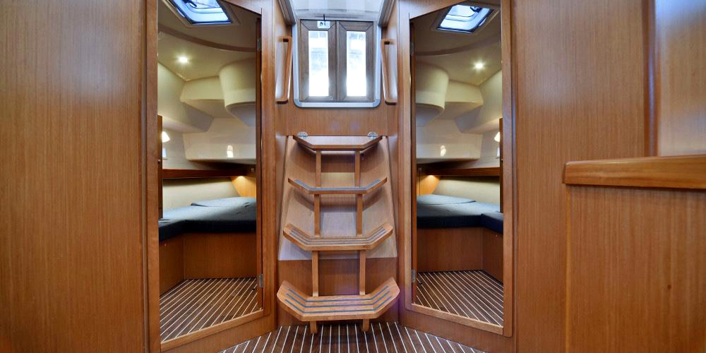 Dormitoare-hol-Inchiriere-Petreceri-Croaziere-Vacante-Yacht-Bavaria-Cruise46_1